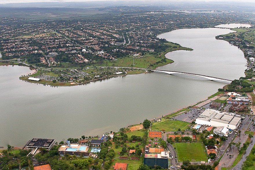 A pergunta não quer calar, a retirada das construções de cercas e outras obras que privatizam a Orla do Lago Paranoá se tornarão uma realidade ou só história de pescador?