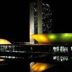 Deputados querem fundo bilionário, com dinheiro público, para bancar eleições