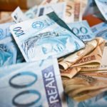 Dólar fecha acima de R$ 3,47, no maior valor em quase seis meses