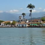 Avião com quatro pessoas cai em Paraty