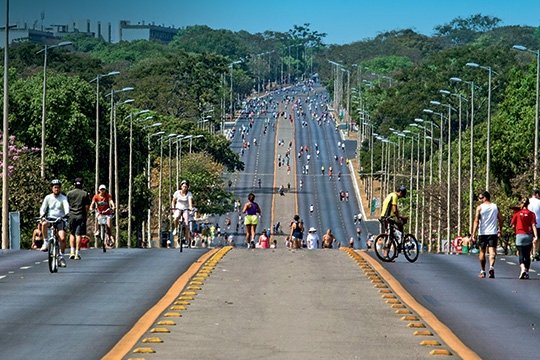 Brasilienses aprovam novo horário no Eixão do Lazer para o verão