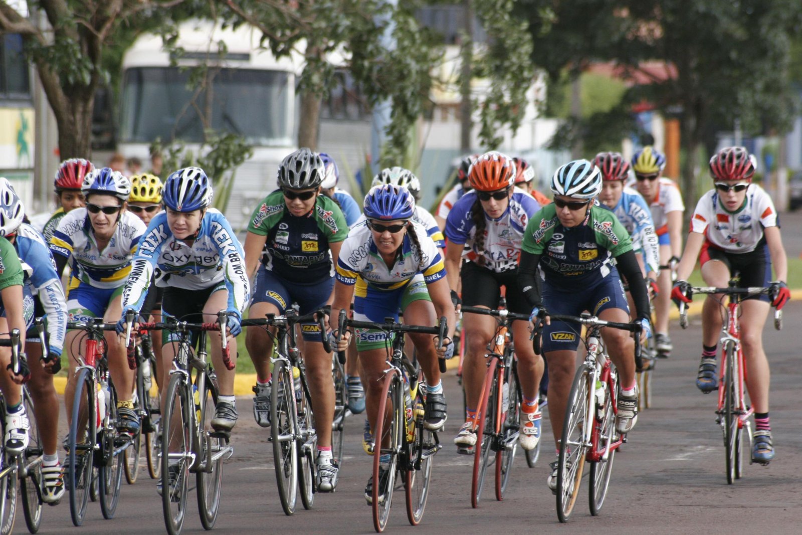 Protestos de ciclistas pressionam por infraestrutura segura na BR-070