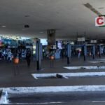 Brasília amanhece sem metrô e ônibus e acessos ao aeroporto estão bloqueados