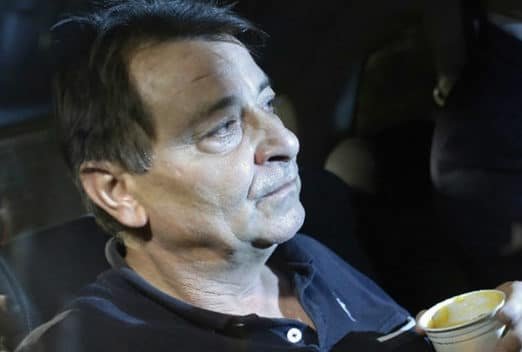 Cesare Battisti oferece um brinde aos brasileiros