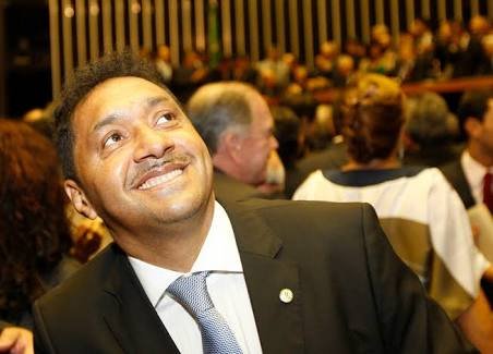 Tiririca renuncia ao mandato