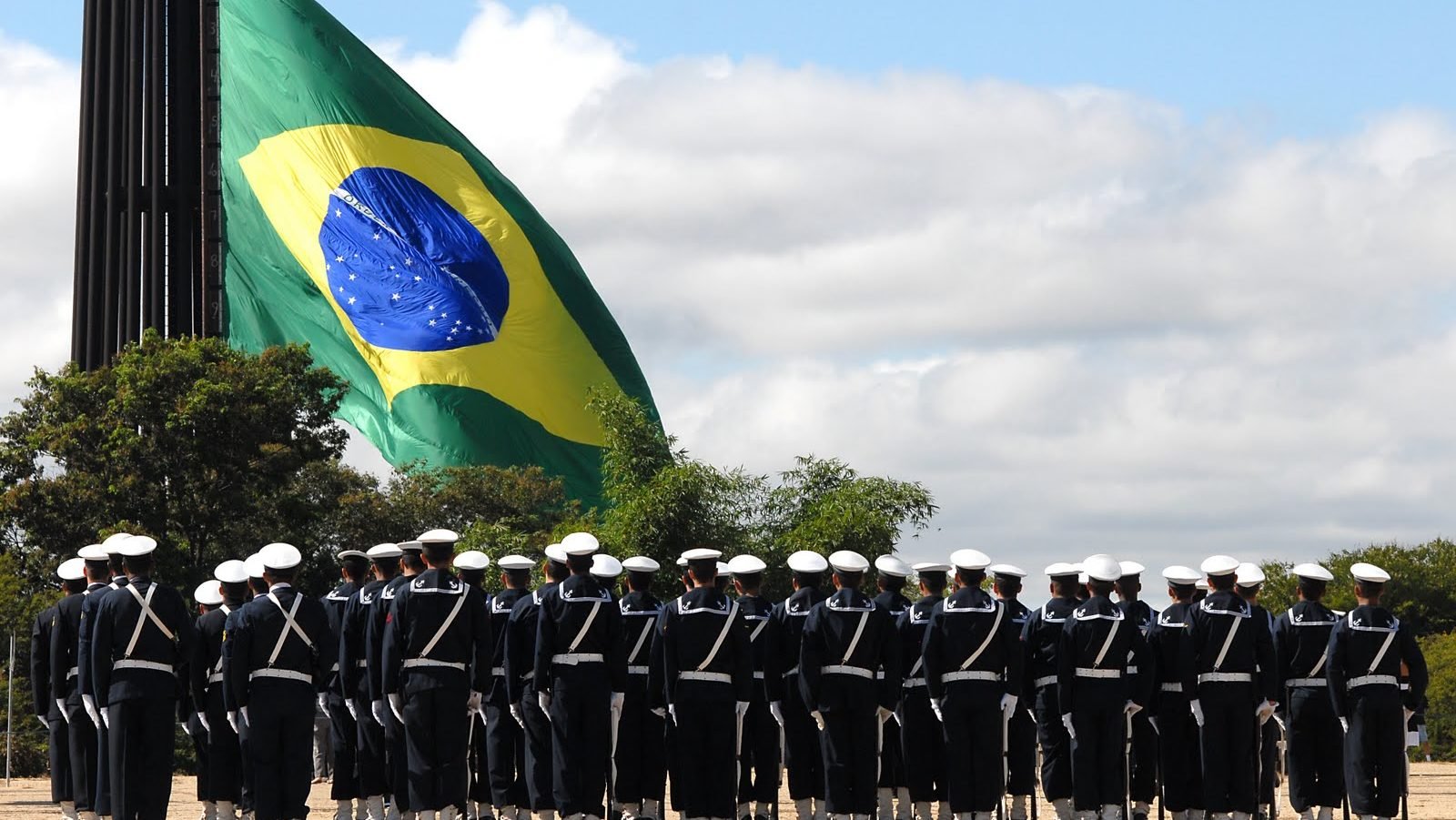 Troca da Bandeira terá variedade de atrações e espera público recorde neste domingo