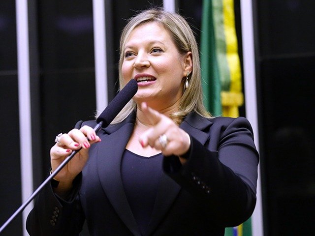 Joice Hasselmann diz que  Bolsonaro se afastou de todas as pessoas que realmente gostavam dele