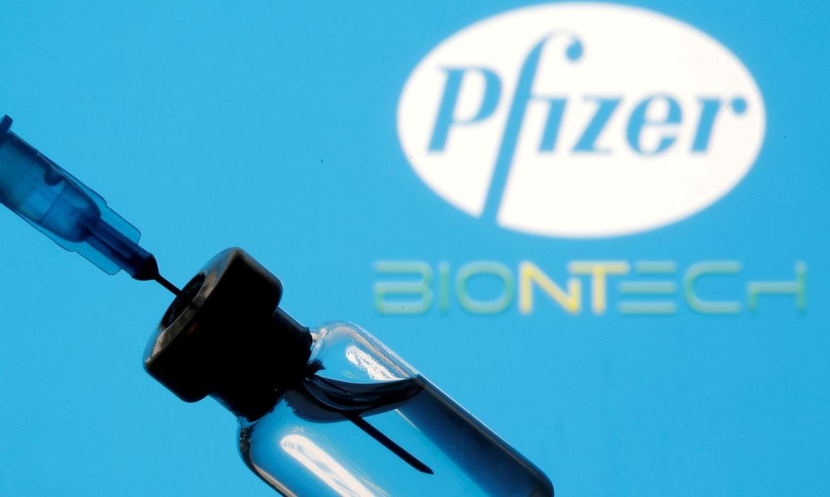 Em condições favoráveis, a vacina Pfizer é válida por 60 dias