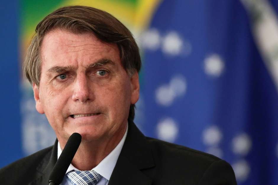 Grupo de senadores querem indiciar Bolsonaro