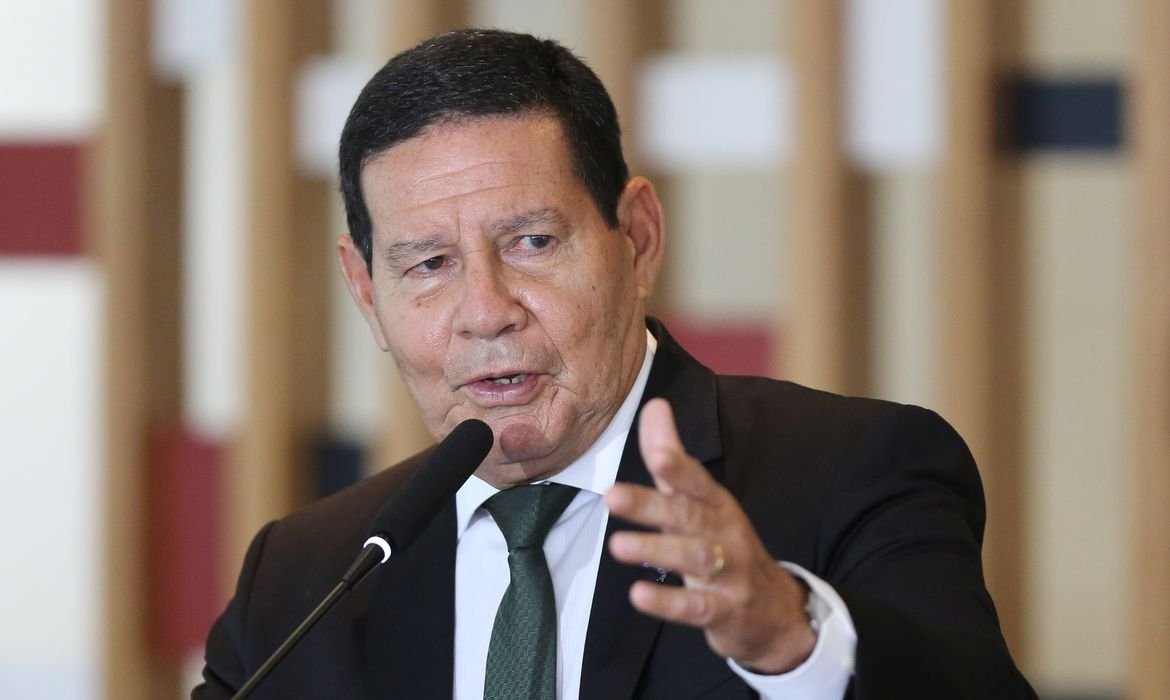 Viagem de Mourão para Atenas, Cairo e Dubai custou R$ 1,15 milhão