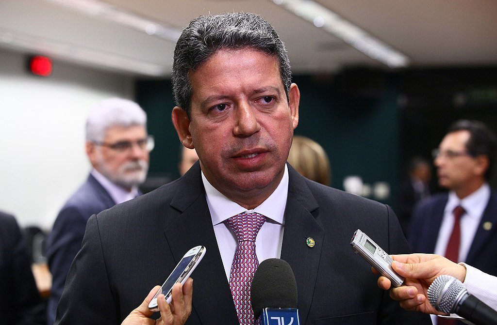 Lira mantém influência sobre Câmara com Hugo Motta e impõe derrota ao governo no IOF