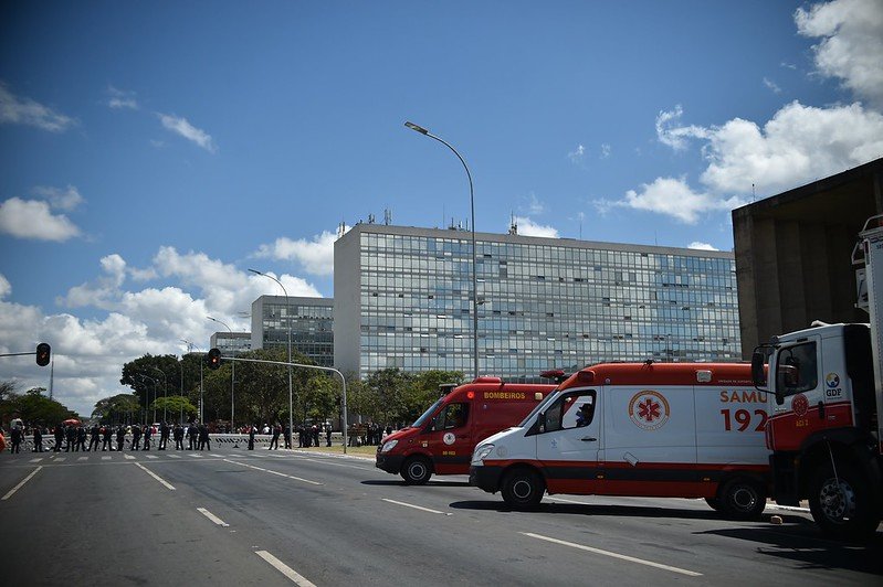 Metade das ambulâncias do SAMU no Distrito Federal está fora de operação, prejudicando o atendimento à população