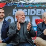 Lula pede respeito a Eduardo Leite durante evento em Porto Alegre após gritos de “fora, leite”