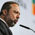 Ministro de Minas e Energia, Alexandre Silveira, diz que não será o pai da conta de luz mais cara do mundo