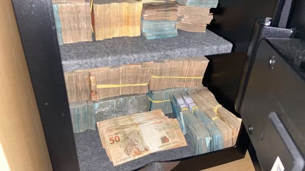 Mais de meio milhão em espécie é encontrado em cofre durante operação de combate à lavagem de dinheiro no Grande Recife