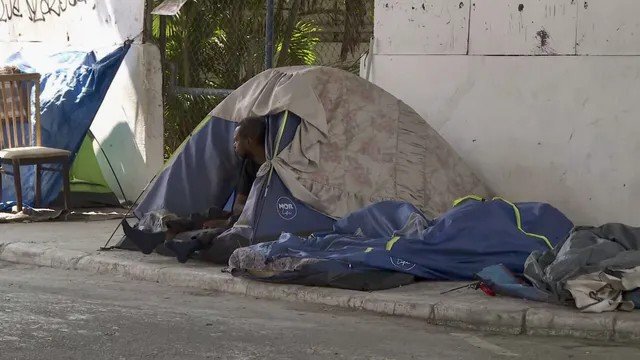 No Brasil, 57 mil vivem em tendas e 1,9 mil utilizam veículos como moradia