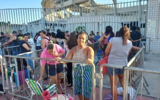 Fãs dormem na fila para show de Bruno Mars no rio