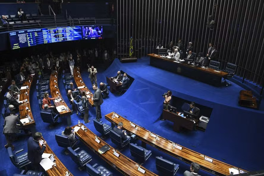 Senado aprova primeira proposta de corte de gastos e fim do DPVAT