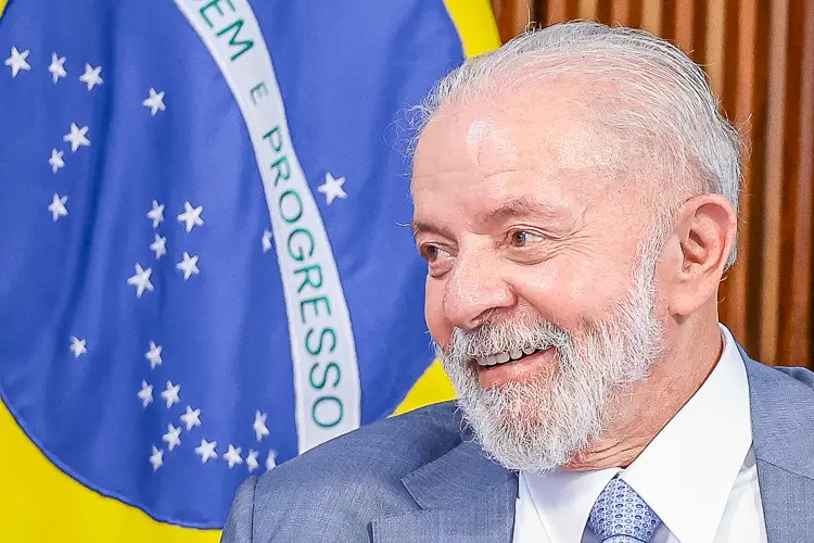 Aprovação de Lula oscilando para 52% em dezembro