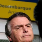 Citando possível fuga, Moraes nega devolução do passaporte de Bolsonaro