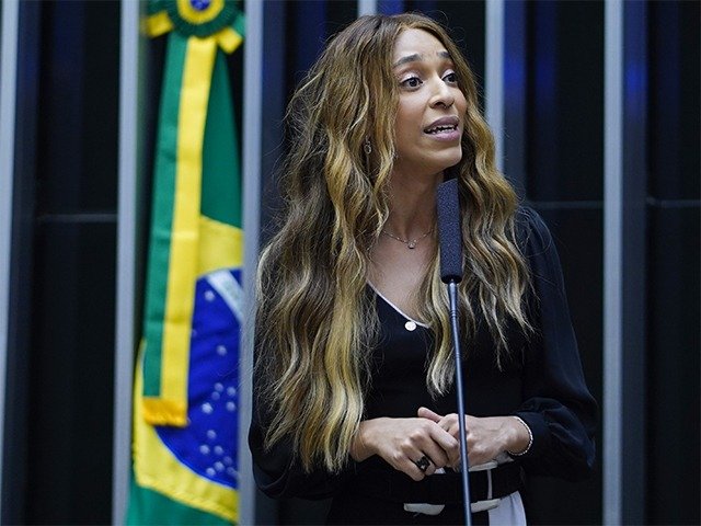 PSOL mostra que lugar de maquiador é na Câmara desde que seja assessor também