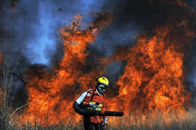 Brasília em chamas: o descaso que alimenta o fogo