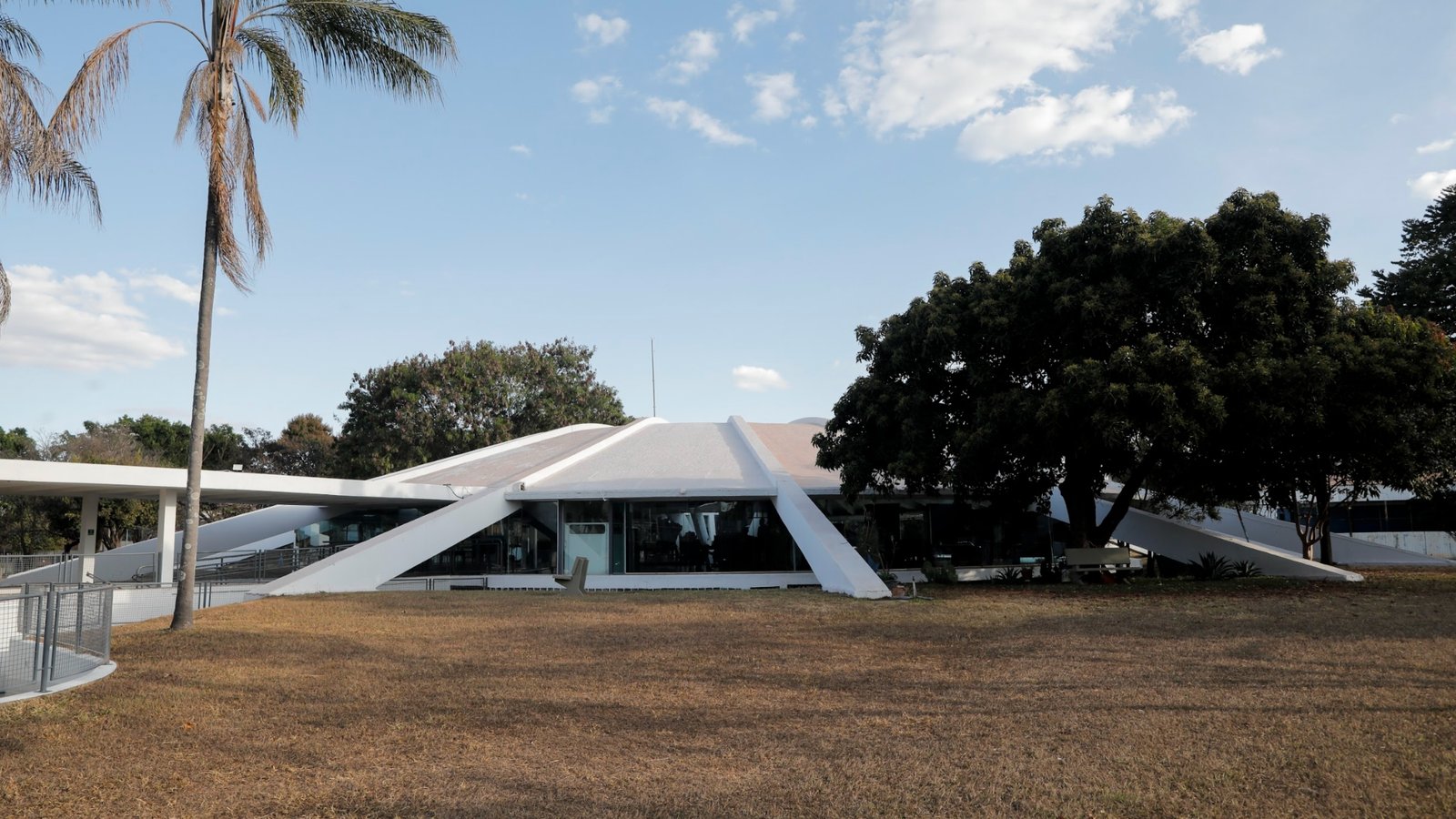 Instituto Histórico em crise: patrimônio de Brasília vira campo de batalha