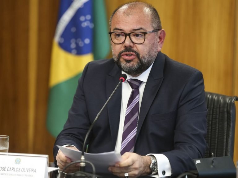 CPMI do INSS expõe falhas estruturais e revela jogo de empurra entre gestões