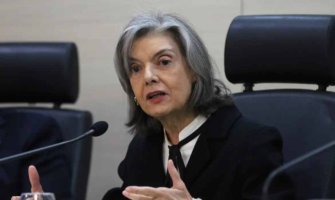 Cármen Lúcia e o peso de um voto: quando a Justiça se torna espelho da política