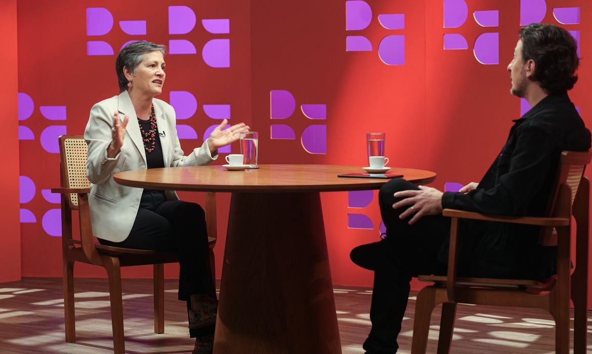 Em entrevista a Demori, Heloisa Villela expõe bastidores de coberturas globais