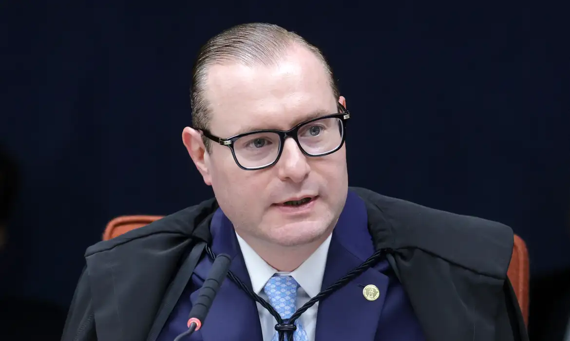 Ministro Zanin dá aval para julgamento de ação por corrupção contra parlamentares do PL