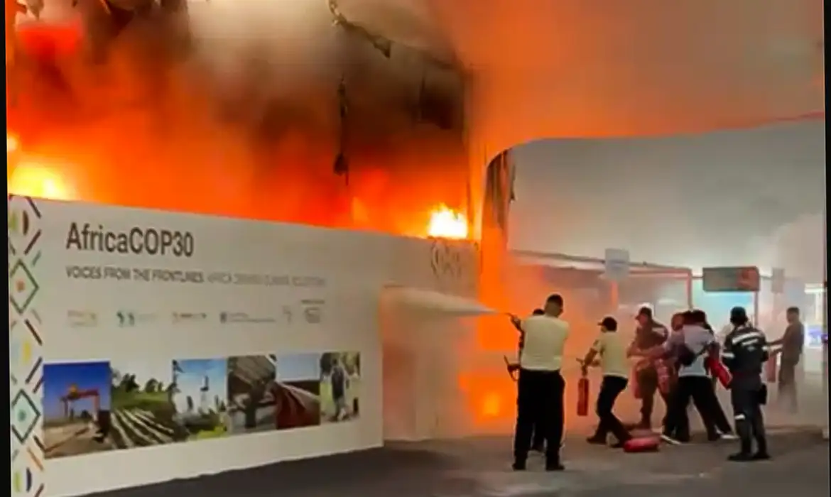 Pavilhão da COP30 pega fogo em Belém; incidente gera correria