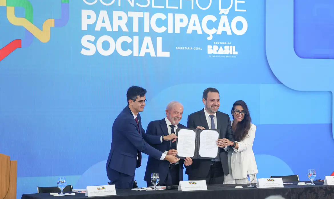 Lula exalta conquistas, mas recorre aos movimentos sociais para compensar fragilidade no Congresso