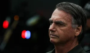 Benefícios vitalícios de Bolsonaro são suspensos por decisão da Justiça