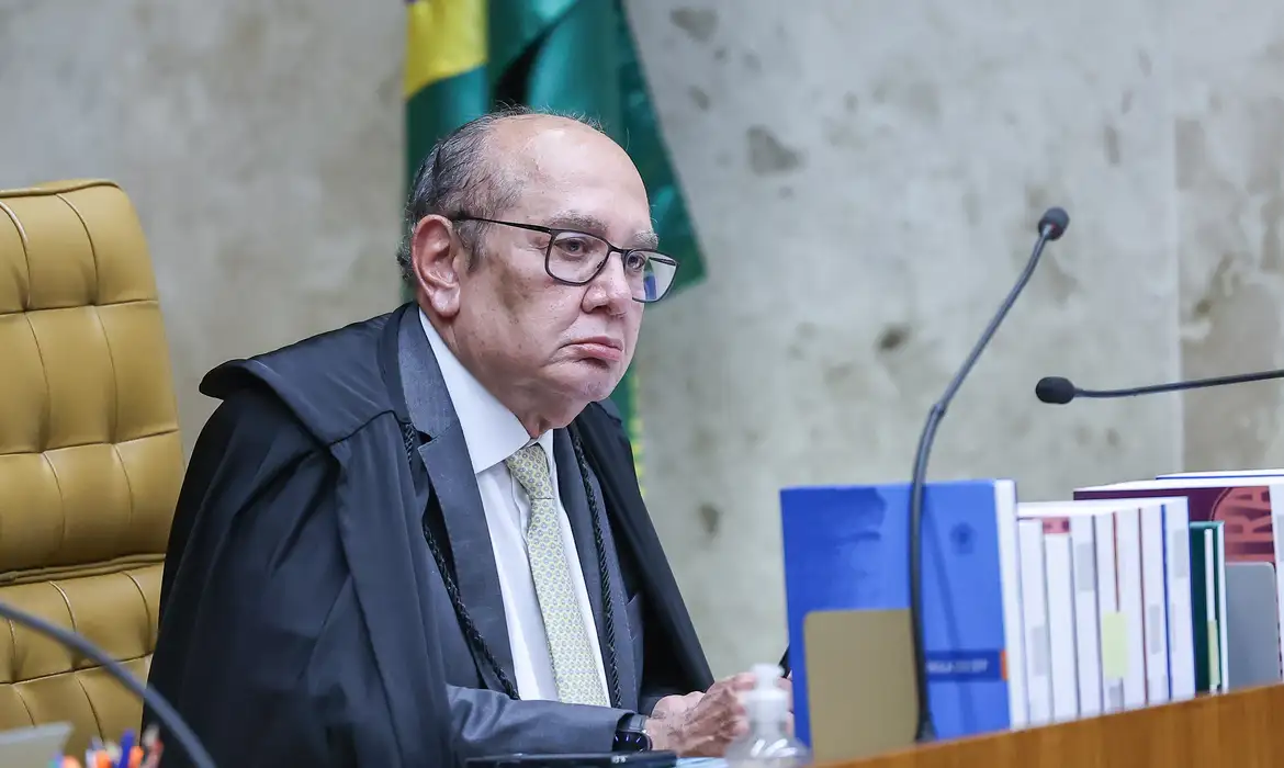 Gilmar Mendes suspende decisão sobre impeachment de ministros do STF
