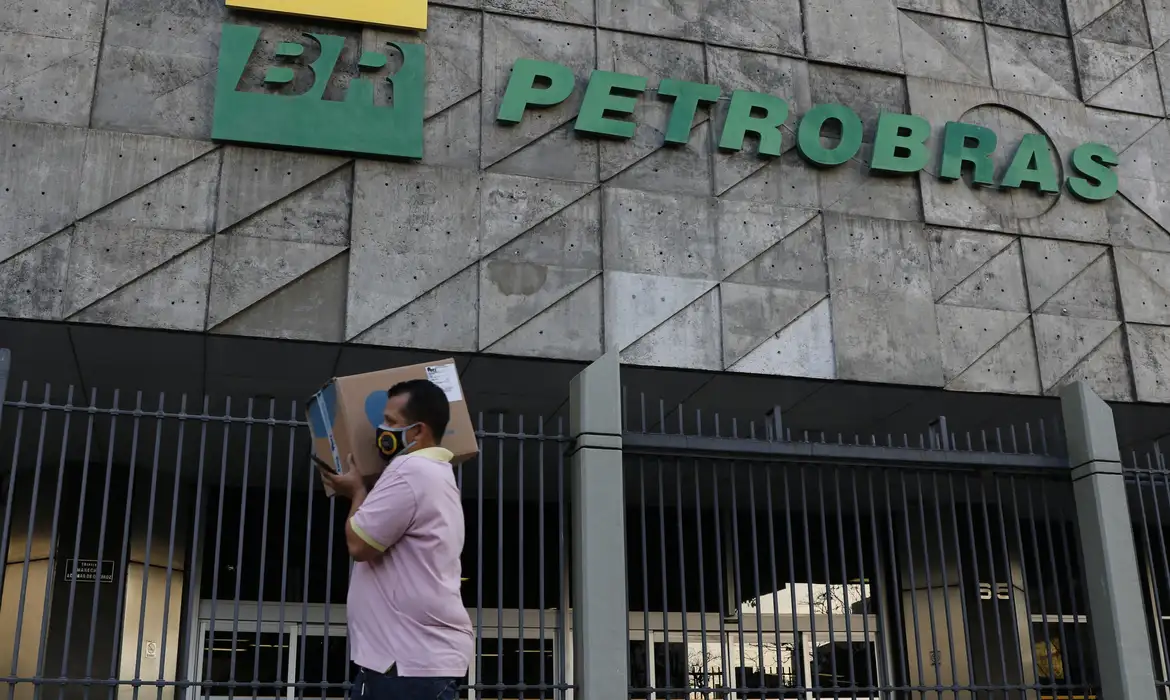 Mobilização dos petroleiros cresce e amplia impacto da greve nacional