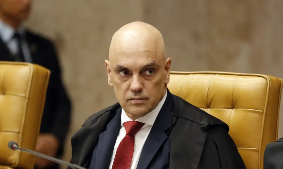 Moraes invalida decisão da Câmara e pressiona por cassação de Zambelli