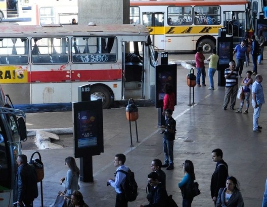 3404240748-rodoviaria-do-plano-piloto-no-df-tinha-onibus-e-vans-nao-regularizados