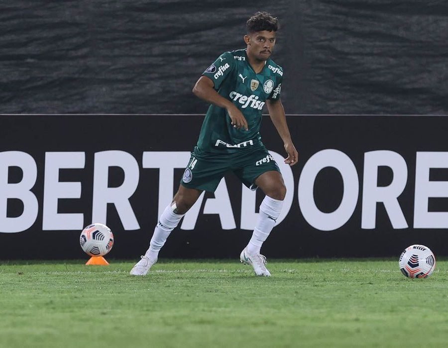 O jogador Gustavo Scarpa, da SE Palmeiras, em jogo contra a equipe do C Universitario D, durante partida válida pela fase de grupos, da Copa Libertadores, no Estádio Monumental. (Foto: Cesar Greco)