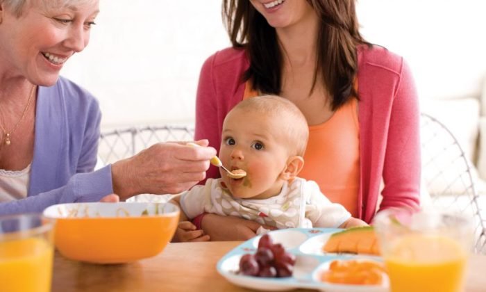 Feeding-baby-homemade-food