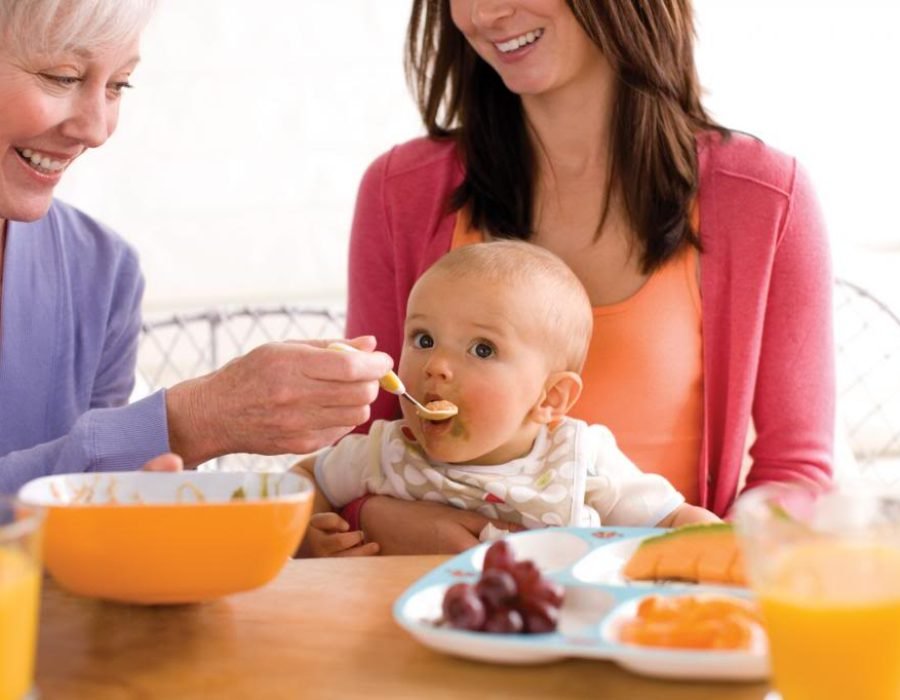 Feeding-baby-homemade-food