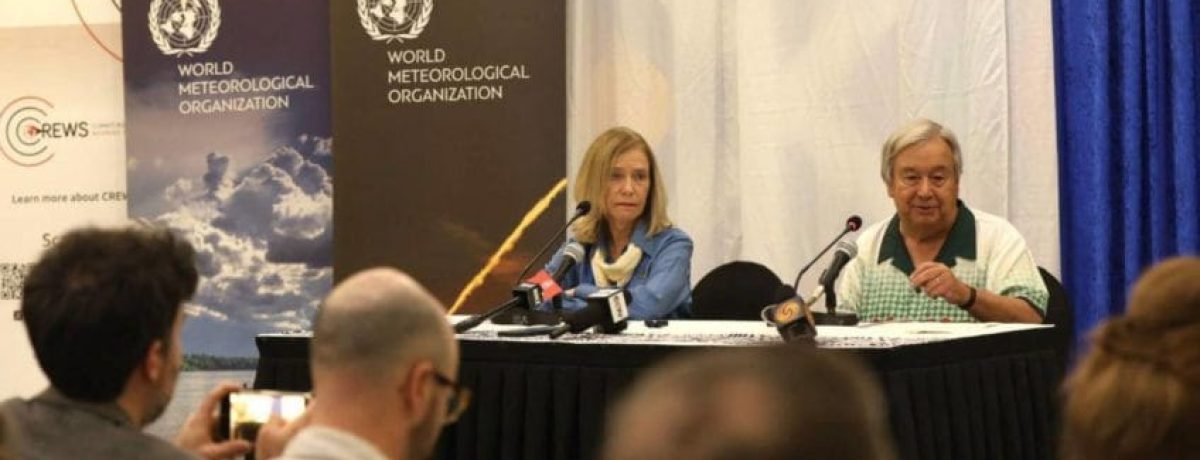 A secretária-geral da OMM, Celeste Saulo, e o secretário-geral da ONU, António Guterres, em Tonga.