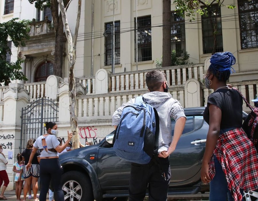 São Paulo - Início das aulas presenciais durante a pandemia de covid-19 na Escola Estadual Caetano de Campos, na Consolação.