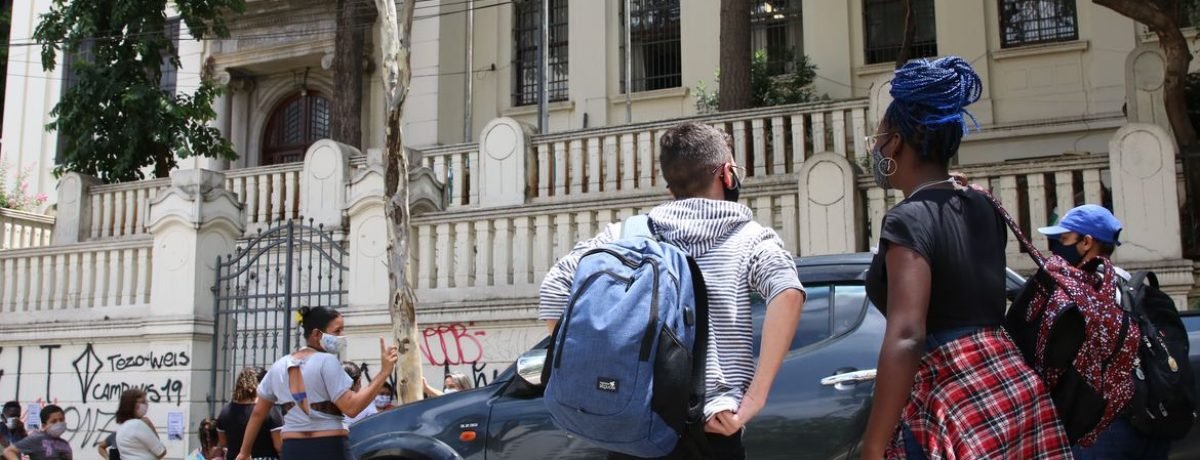 São Paulo - Início das aulas presenciais durante a pandemia de covid-19 na Escola Estadual Caetano de Campos, na Consolação.