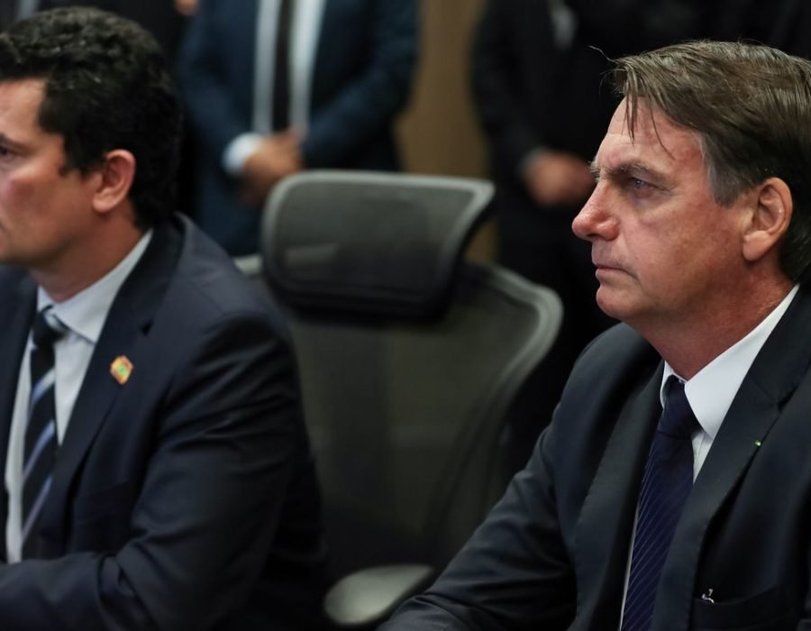 O presidente Jair Bolsonaro, acompanhado do ministro Justiça e Segurança Pública, Sergio Moro, visita o Centro Integrado de Inteligência e Segurança Pública da Região Sul (CIISPR-Sul), em Curitiba (PR).