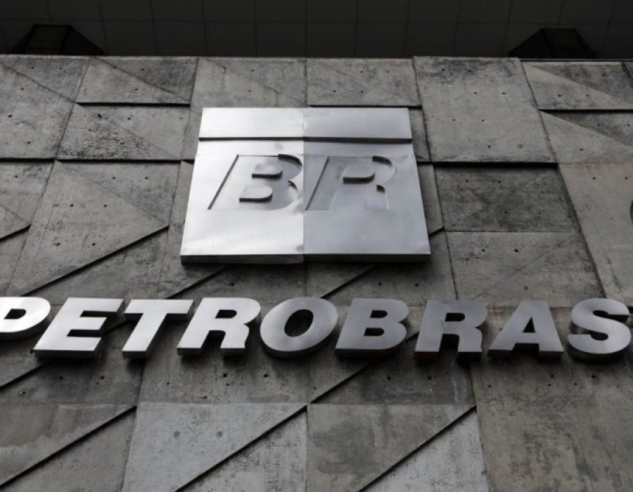 Folha de brasília A Petrobras gastou em outubro quase R$ 10 Milhões com diárias e passagens aéreas