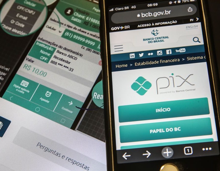 Pix é o pagamento instantâneo brasileiro. O meio de pagamento criado pelo Banco Central (BC) em que os recursos são transferidos entre contas em poucos segundos, a qualquer hora ou dia. É prático, rápido e seguro.